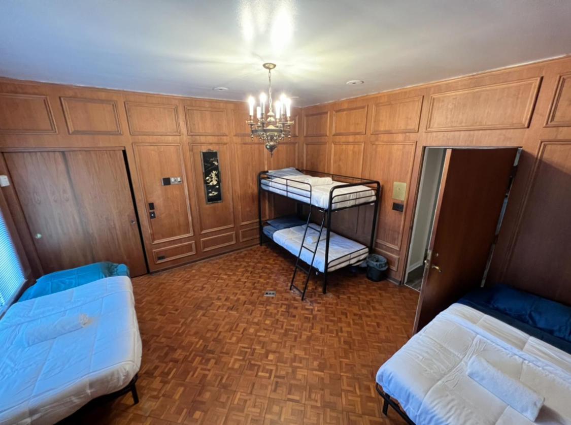 Pill Hill Mansion Hostel Chicago Exterior photo